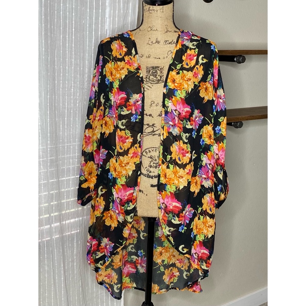 TEENBELL- Black Floral‎ Kimono Cardigan size M/L